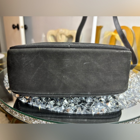 Salvatore Ferragamo vintage calfskin suede Vara shoulder bag GUC - Picture 9 of 13